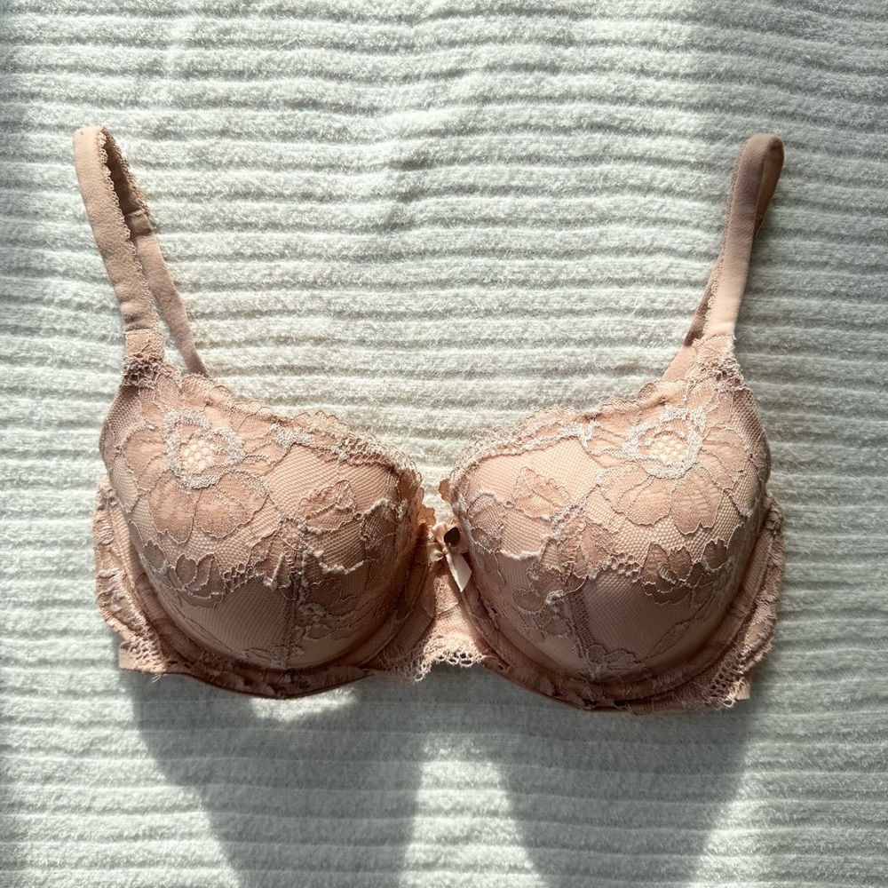 VICTORIA’S SECRET | Body by Victoria Tan Nude Lace Demi Bra 34DD / 34E